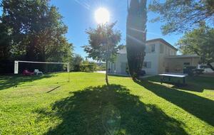 Elegant Hillside Retreat in Aix-en-Provence - Aix-en-Provence, France