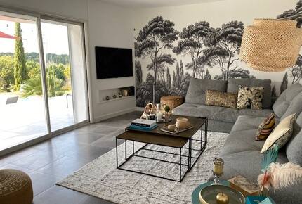 Elegant Hillside Retreat in Aix-en-Provence - Aix-en-Provence, France