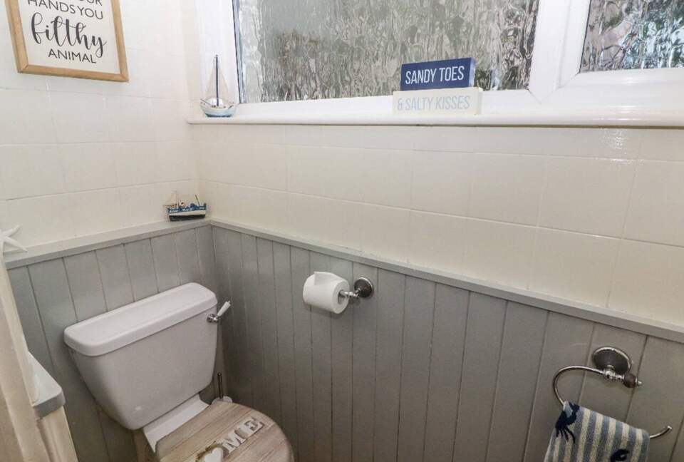 Stylish Coastal Escape Surrounded by Nature - Milford Haven, United Kingdom