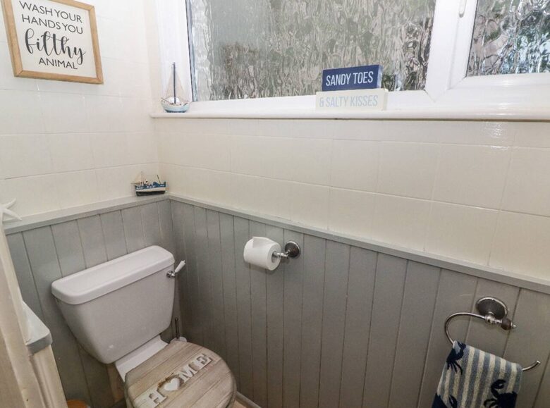 Stylish Coastal Escape Surrounded by Nature - Milford Haven, United Kingdom