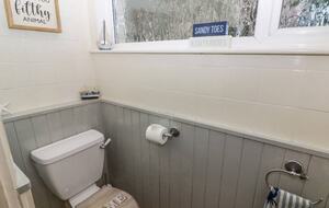 Stylish Coastal Escape Surrounded by Nature - Milford Haven, United Kingdom