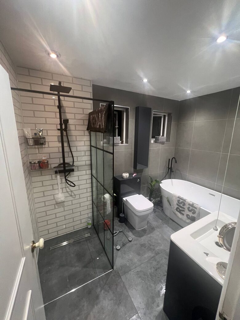 Stylish Coastal Escape Surrounded by Nature - Milford Haven, United Kingdom