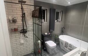 Stylish Coastal Escape Surrounded by Nature - Milford Haven, United Kingdom