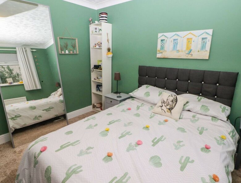 Stylish Coastal Escape Surrounded by Nature - Milford Haven, United Kingdom