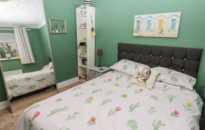 Stylish Coastal Escape Surrounded by Nature - Milford Haven, United Kingdom