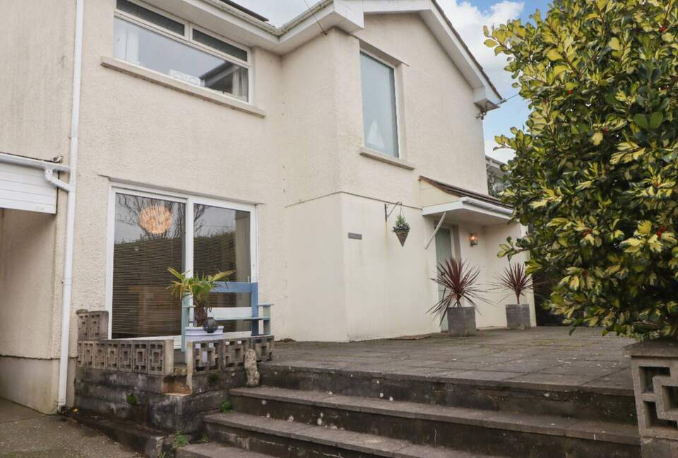 Stylish Coastal Escape Surrounded by Nature - Milford Haven, United Kingdom