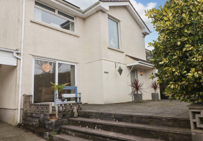 Stylish Coastal Escape Surrounded by Nature - Milford Haven, United Kingdom