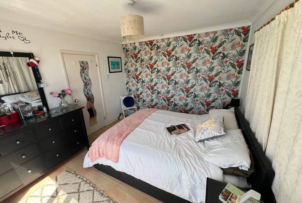 Stylish Coastal Escape Surrounded by Nature - Milford Haven, United Kingdom