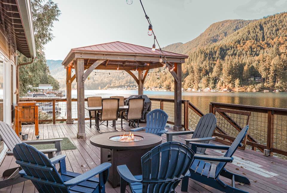 Lake Sutherland Hideaway with Mountain Views - Port Angeles, Washington