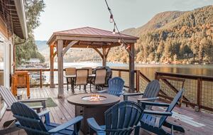 Lake Sutherland Hideaway with Mountain Views - Port Angeles, Washington
