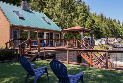 Lake Sutherland Hideaway with Mountain Views - Port Angeles, Washington