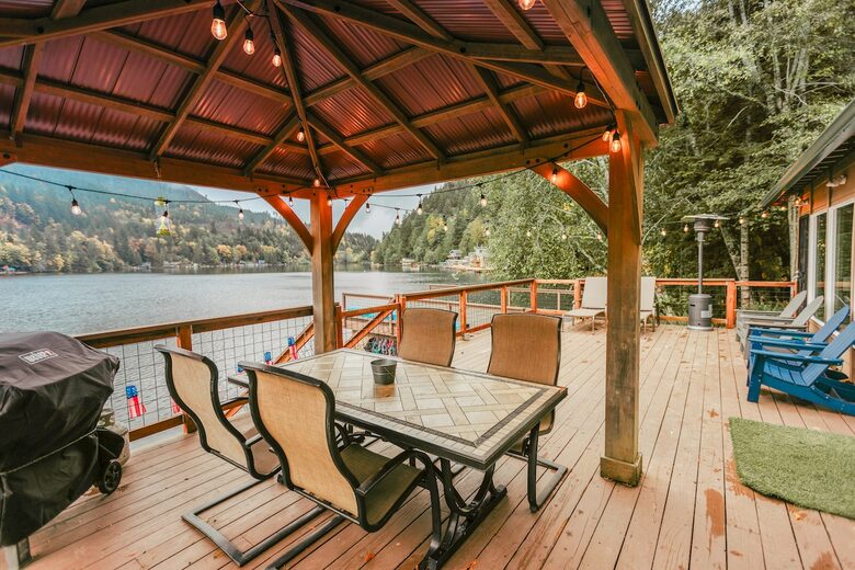 Lake Sutherland Hideaway with Mountain Views - Port Angeles, Washington