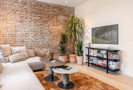 Romantic Downtown Hideaway on Colonial Lake - Charleston, South Carolina