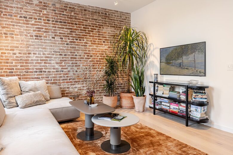 Romantic Downtown Hideaway on Colonial Lake - Charleston, South Carolina