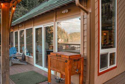 Lake Sutherland Hideaway with Mountain Views - Port Angeles, Washington