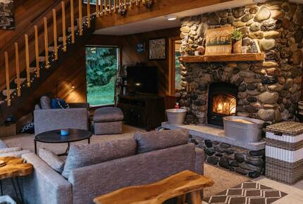 Lake Sutherland Hideaway with Mountain Views - Port Angeles, Washington