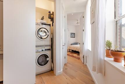 Romantic Downtown Hideaway on Colonial Lake - Charleston, South Carolina