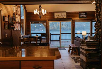 Lake Sutherland Hideaway with Mountain Views - Port Angeles, Washington