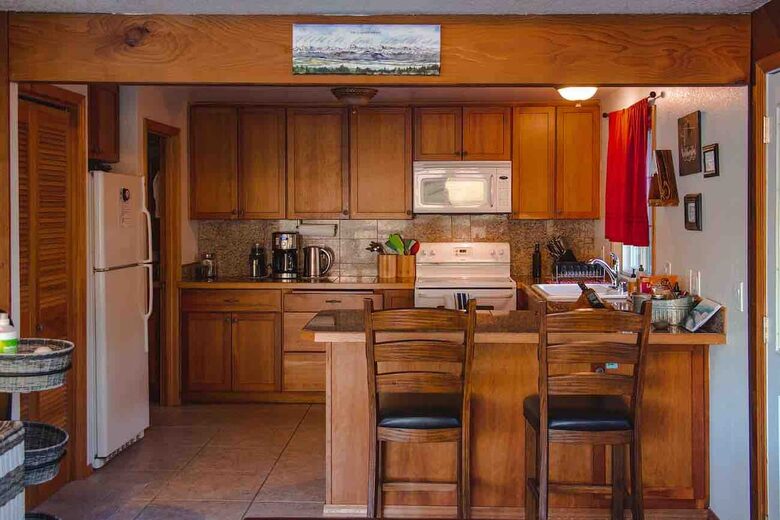 Lake Sutherland Hideaway with Mountain Views - Port Angeles, Washington