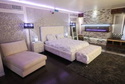 Smart Home Retreat Surrounded by Box Canyon Beauty - Los Angeles County, California