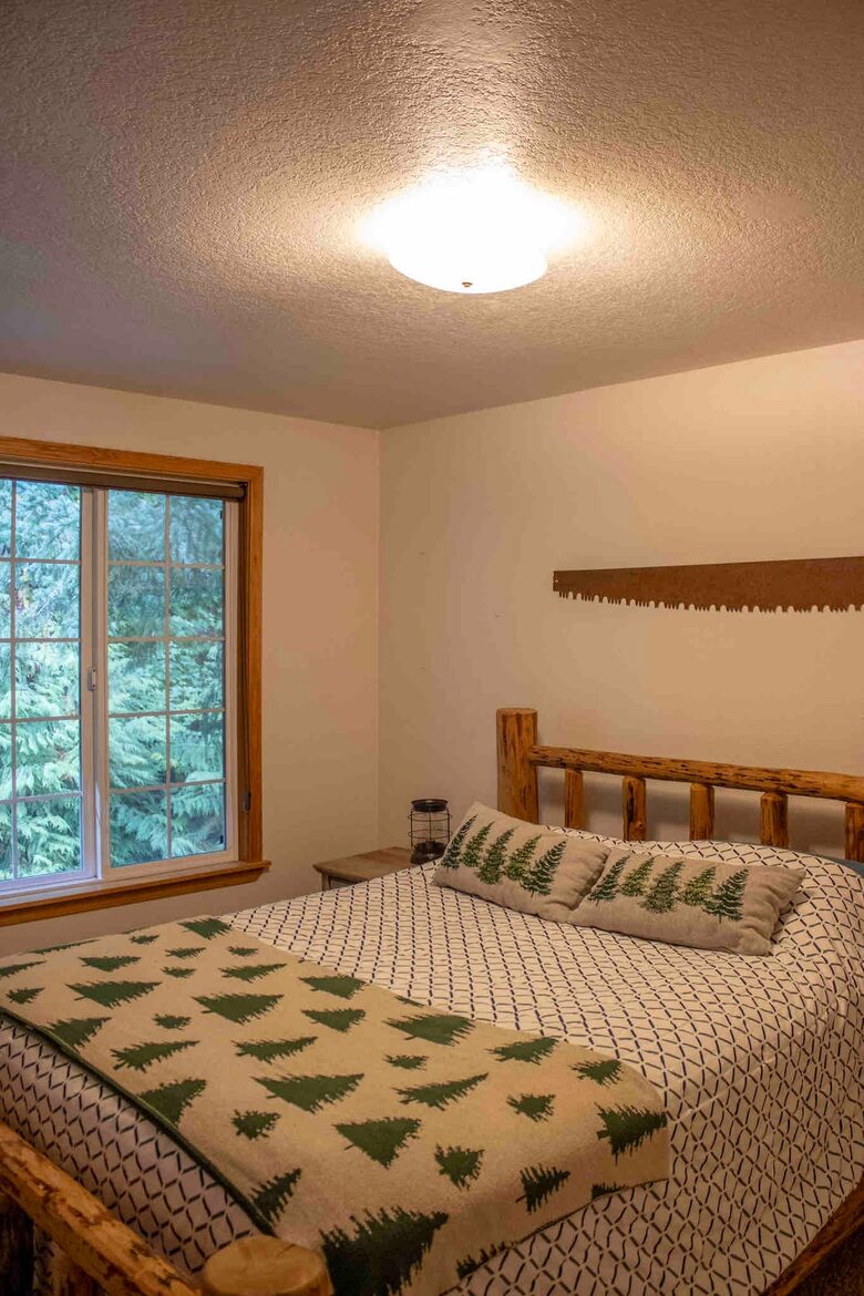 Lake Sutherland Hideaway with Mountain Views - Port Angeles, Washington