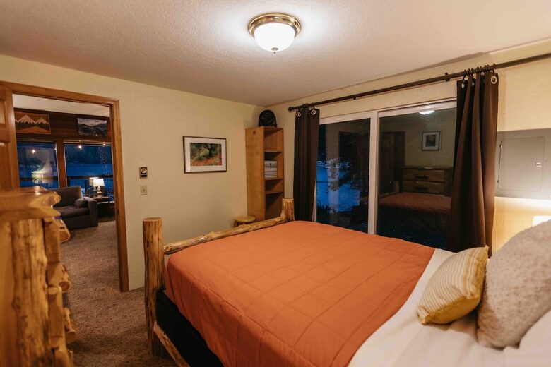 Lake Sutherland Hideaway with Mountain Views - Port Angeles, Washington