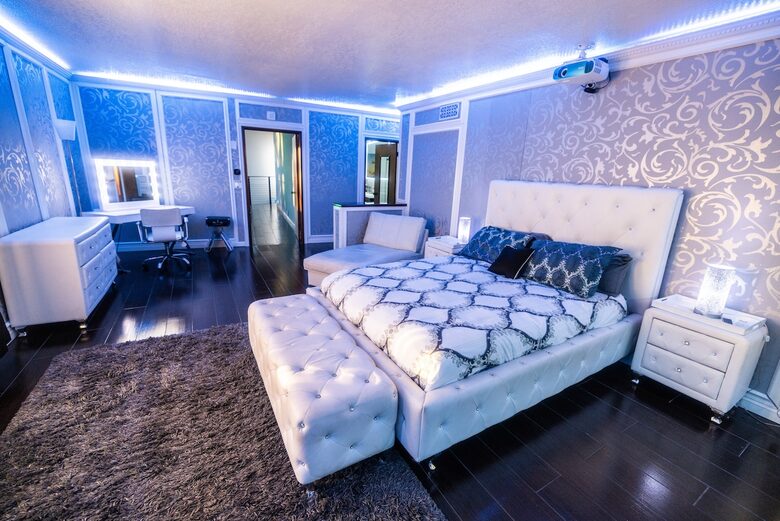 Smart Home Retreat Surrounded by Box Canyon Beauty - Los Angeles County, California