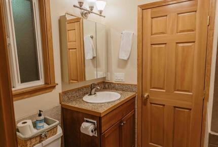 Lake Sutherland Hideaway with Mountain Views - Port Angeles, Washington