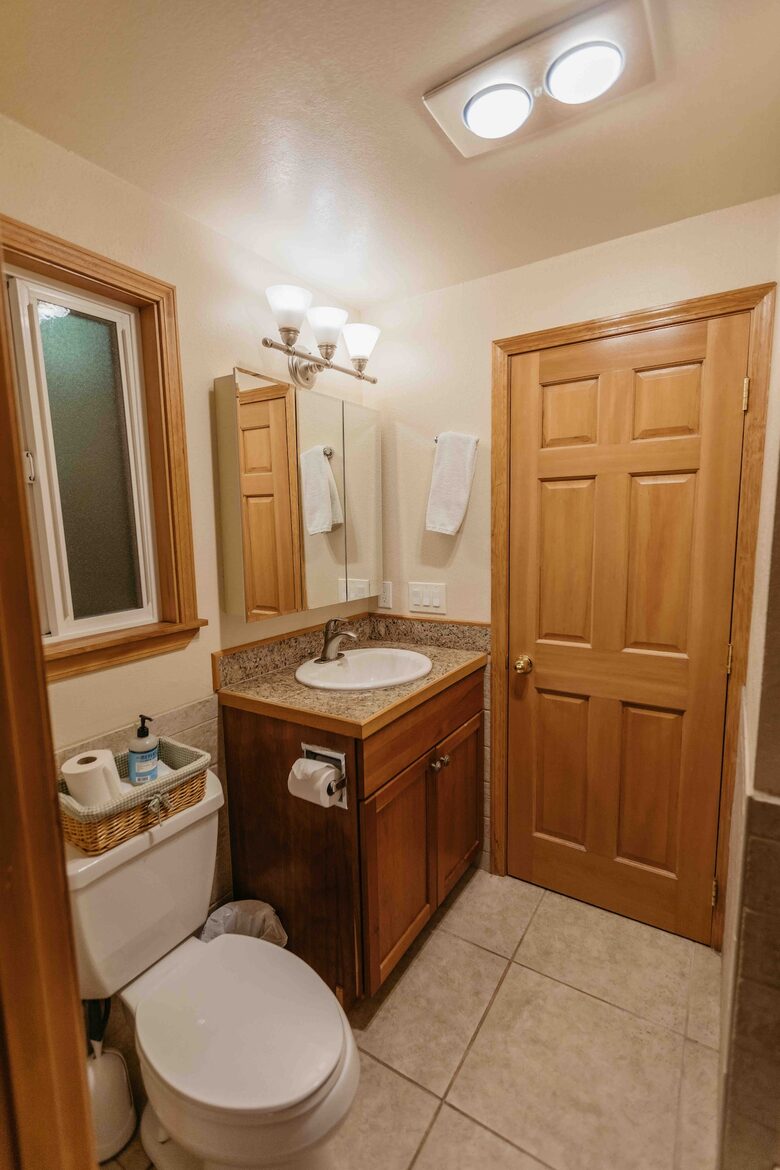 Lake Sutherland Hideaway with Mountain Views - Port Angeles, Washington