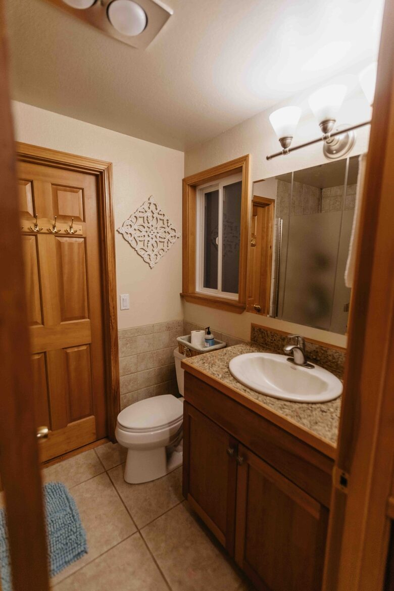 Lake Sutherland Hideaway with Mountain Views - Port Angeles, Washington