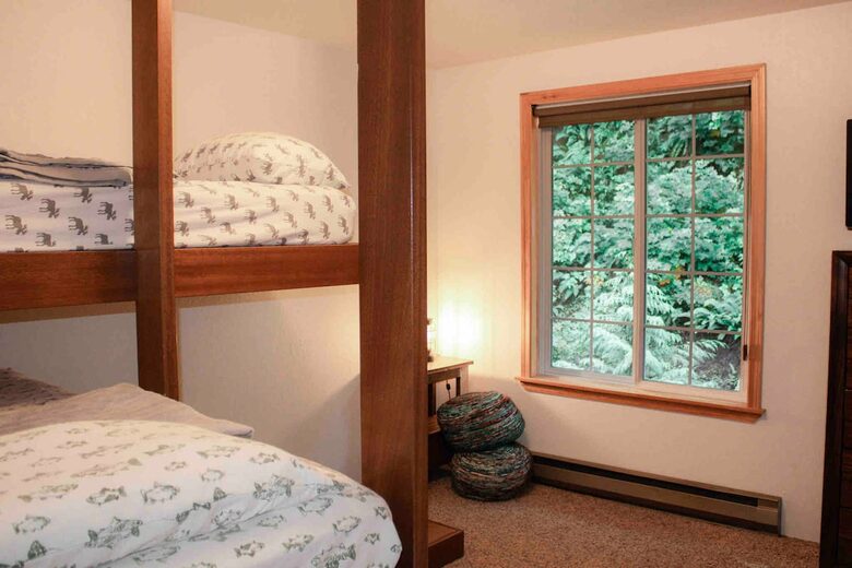 Lake Sutherland Hideaway with Mountain Views - Port Angeles, Washington