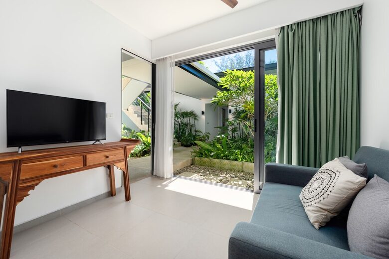 Elegant 5-Bedroom Beachfront Escape in Natai - Khok Kloi, Thailand