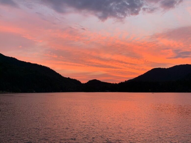 Lake Sutherland Hideaway with Mountain Views - Port Angeles, Washington