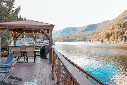 Lake Sutherland Hideaway with Mountain Views - Port Angeles, Washington