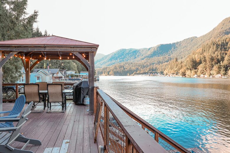 Lake Sutherland Hideaway with Mountain Views - Port Angeles, Washington