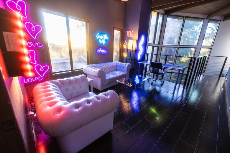 Smart Home Retreat Surrounded by Box Canyon Beauty - Los Angeles County, California