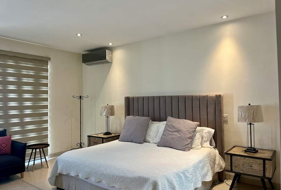 Stylish Contemporary Stay with Ample Outdoor Living - León, Mexico