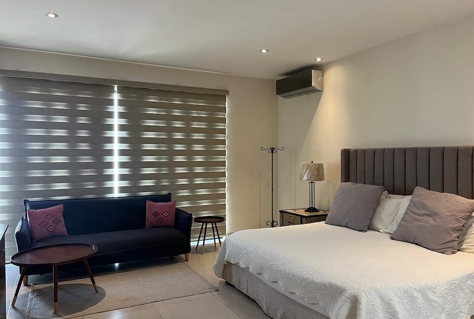 Stylish Contemporary Stay with Ample Outdoor Living - León, Mexico