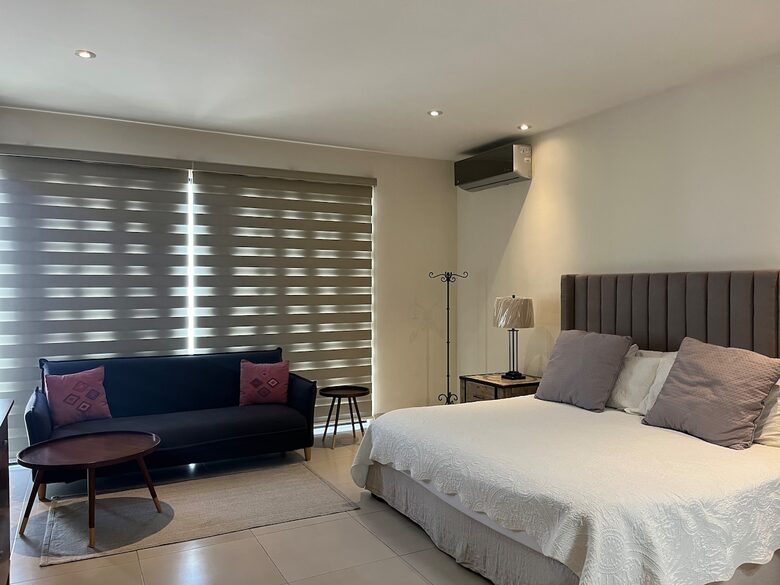 Stylish Contemporary Stay with Ample Outdoor Living - León, Mexico