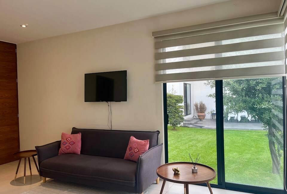 Stylish Contemporary Stay with Ample Outdoor Living - León, Mexico