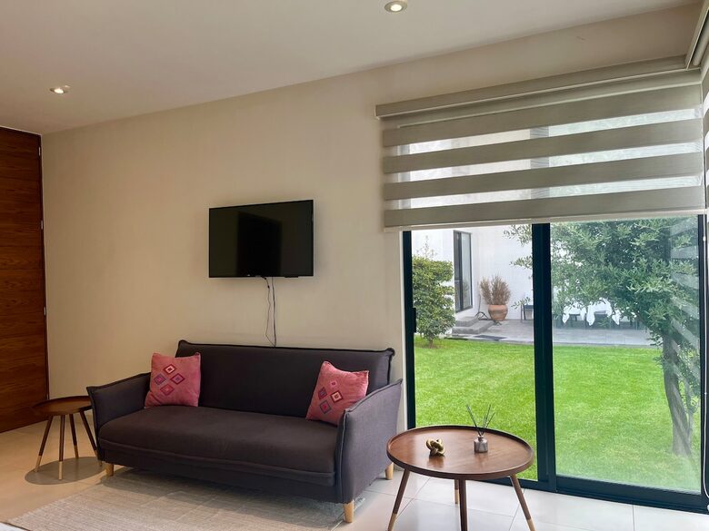 Stylish Contemporary Stay with Ample Outdoor Living - León, Mexico