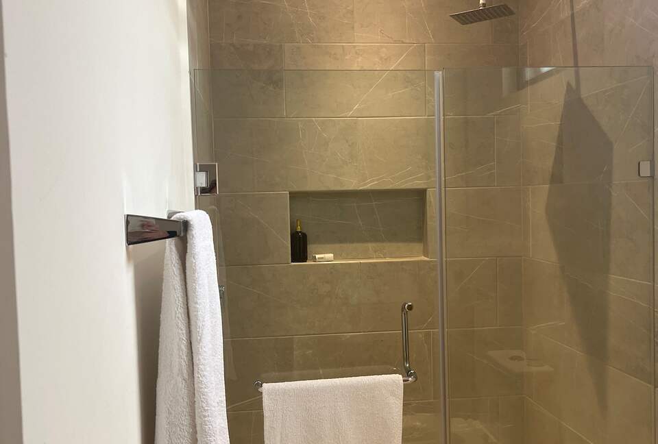 Stylish Contemporary Stay with Ample Outdoor Living - León, Mexico