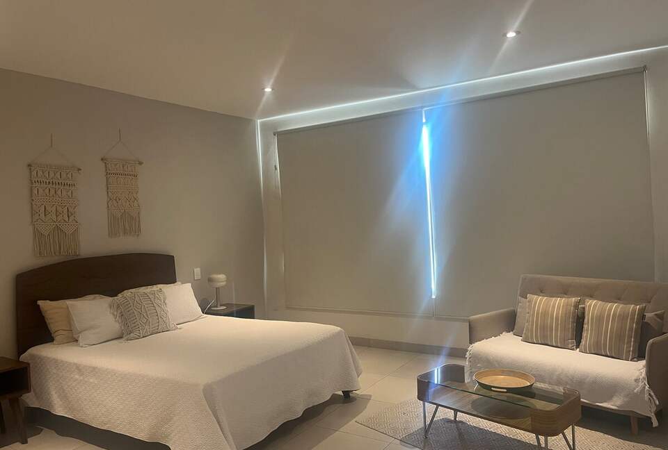 Stylish Contemporary Stay with Ample Outdoor Living - León, Mexico