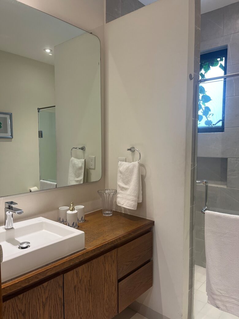 Stylish Contemporary Stay with Ample Outdoor Living - León, Mexico