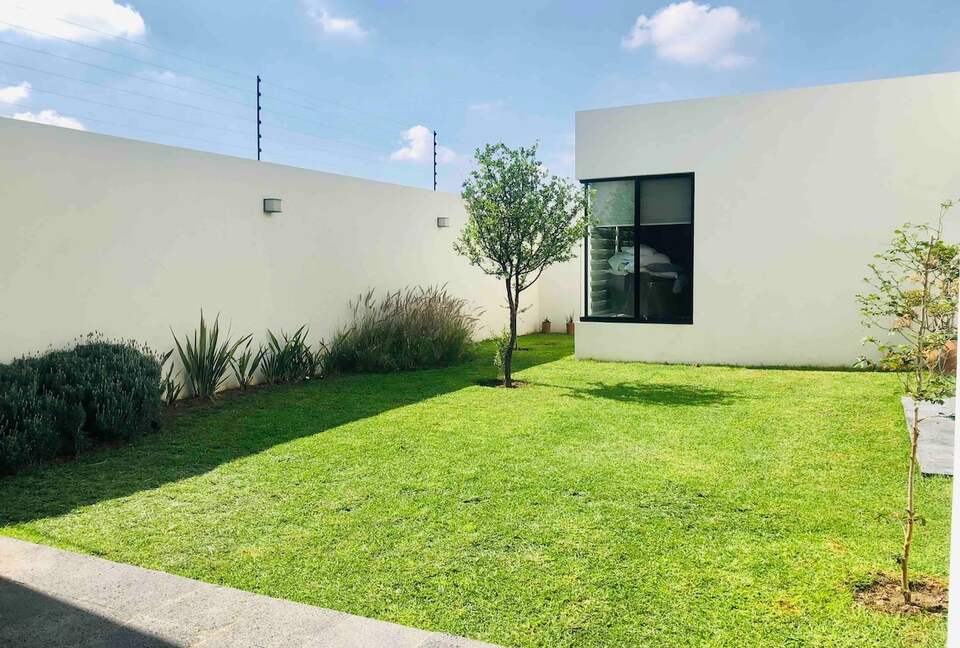 Stylish Contemporary Stay with Ample Outdoor Living - León, Mexico