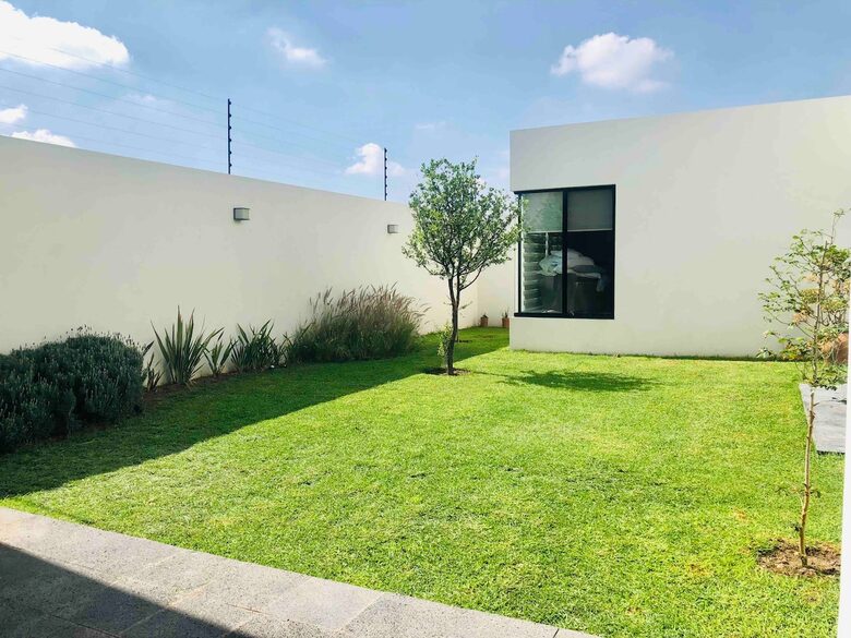 Stylish Contemporary Stay with Ample Outdoor Living - León, Mexico