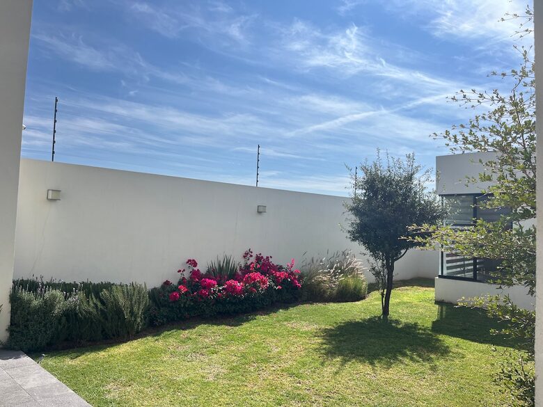 Stylish Contemporary Stay with Ample Outdoor Living - León, Mexico