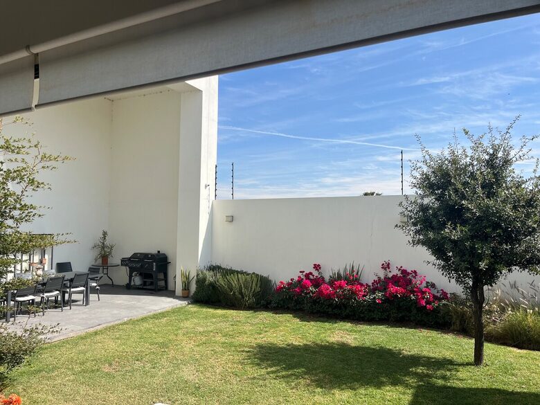 Stylish Contemporary Stay with Ample Outdoor Living - León, Mexico