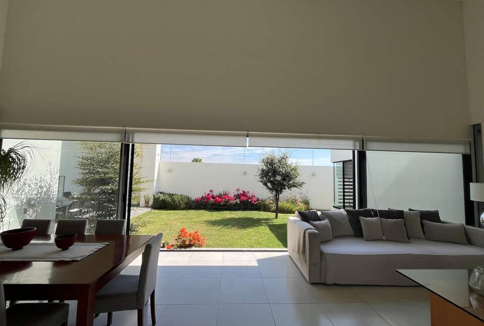 Stylish Contemporary Stay with Ample Outdoor Living - León, Mexico