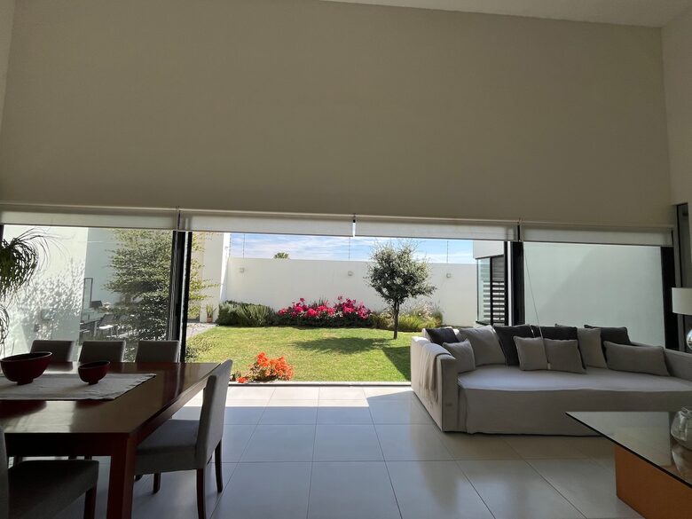 Stylish Contemporary Stay with Ample Outdoor Living - León, Mexico